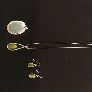 Silvertone Pendant Necklace w/Earrings